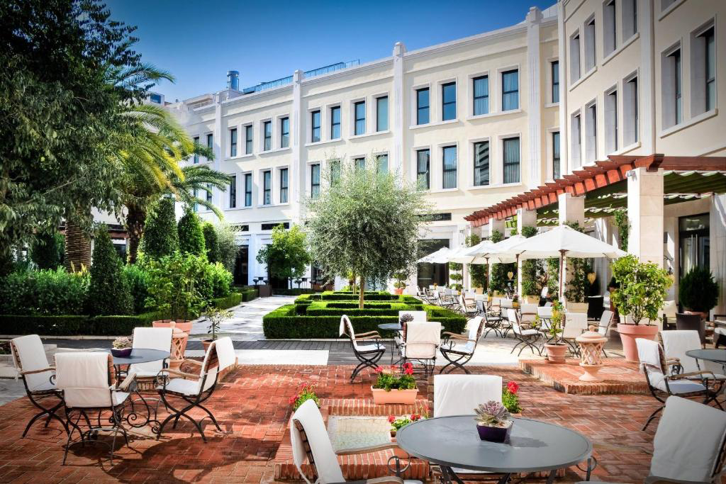 Jardín y patio del Westin Valencia